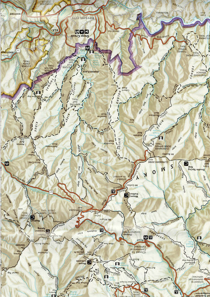פרט של מפת Great Smoky Mountains National Park עם תבליט מוצל ושבילי טיול