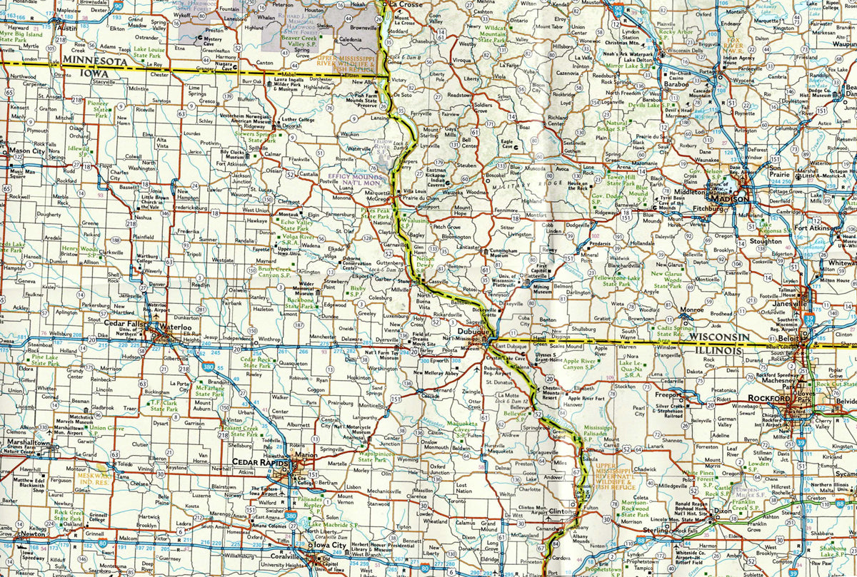 Zoom of Great Lakes USA travel map with Chicago Detroit Toronto and Niagara Falls